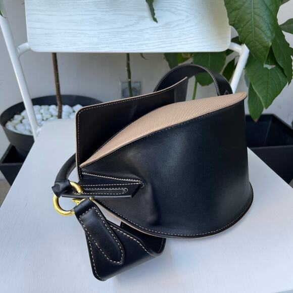 ☘️ YUZEFI CURVED STRUCTURED DORIS BAG IN BEIGE - Picture 4 of 17